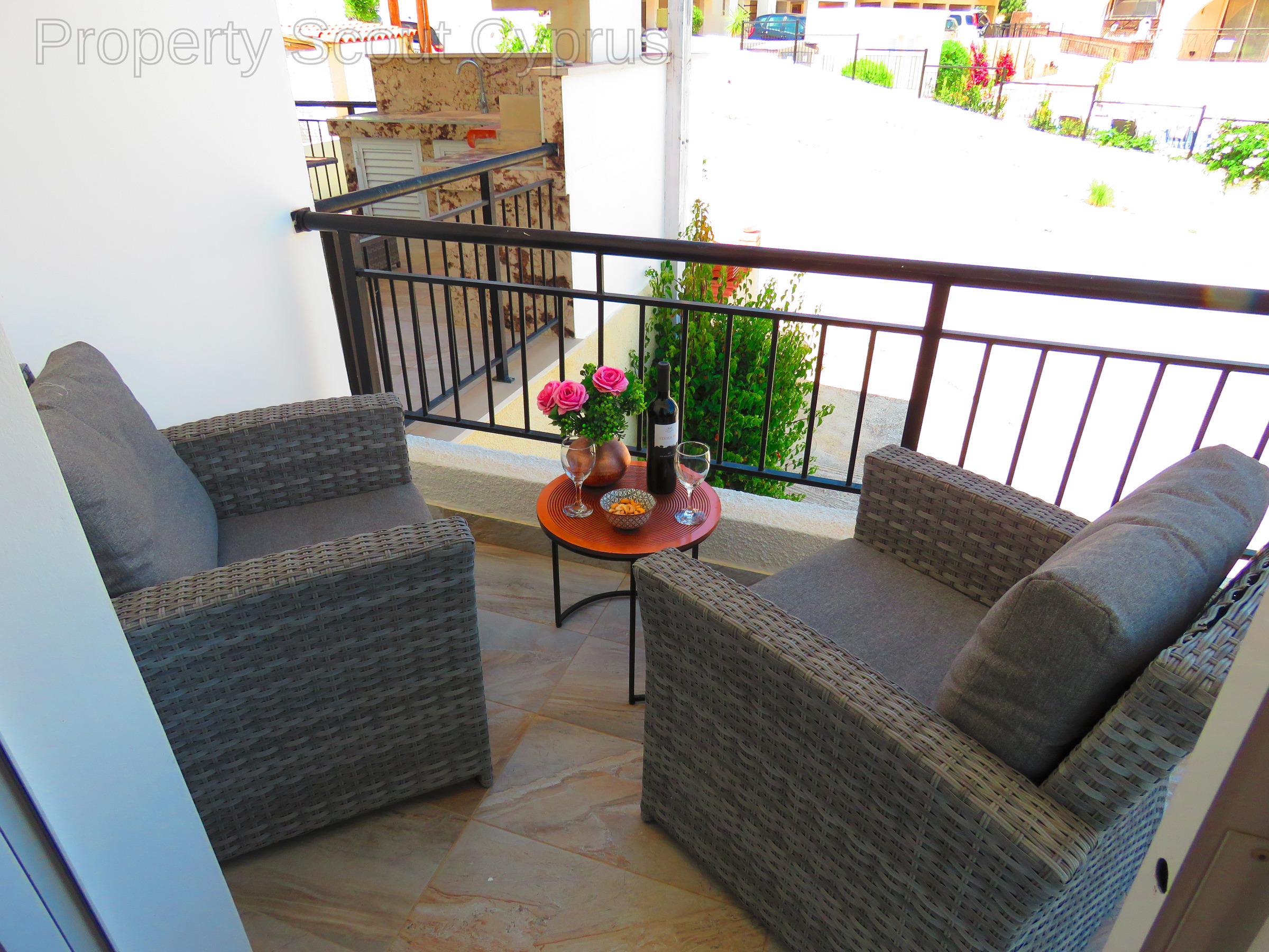 Luxury 4-Bedroom Villa in Peyia